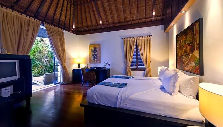 Bali villa bedroom tropical garden feel at Majapahit Villa Raj