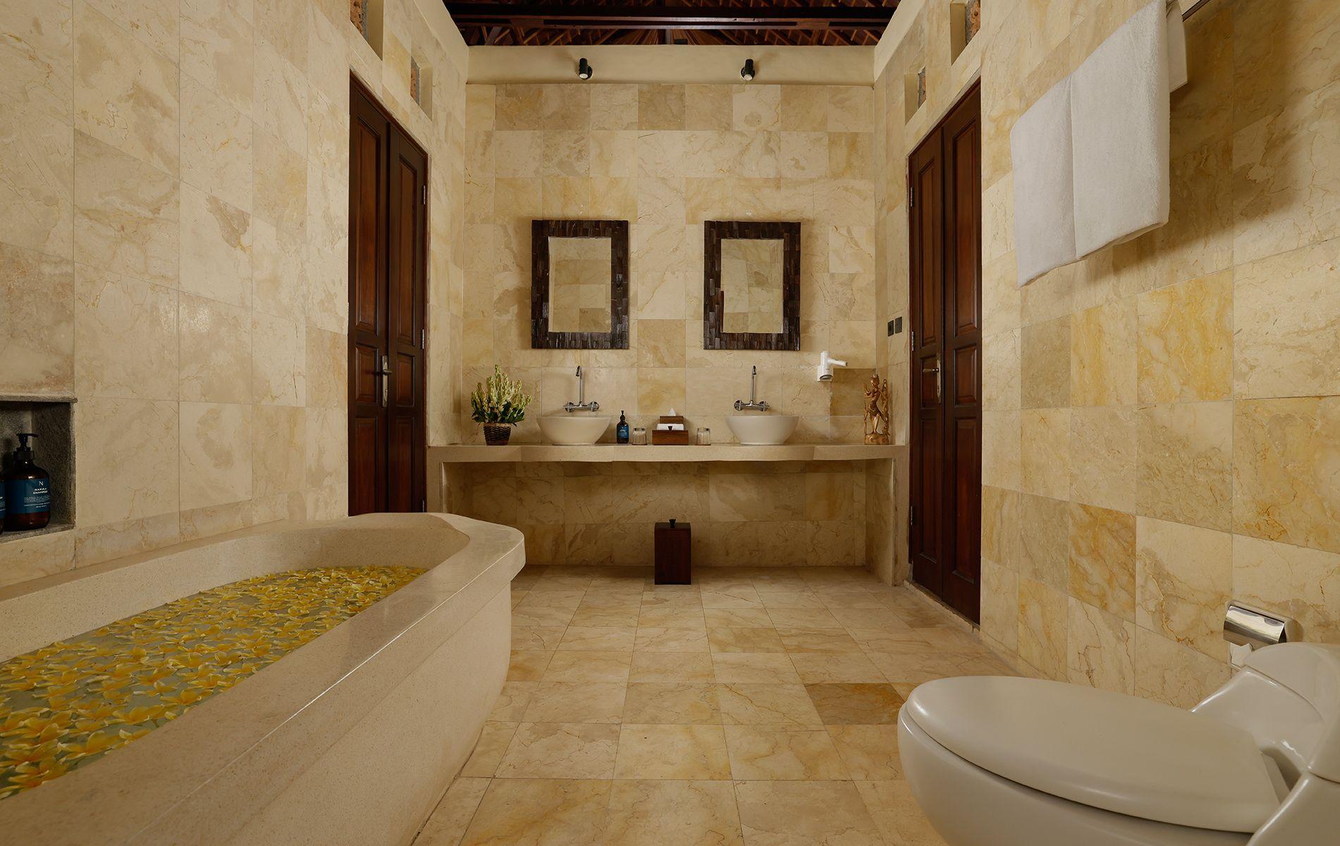 leona-villa1-bath2&3