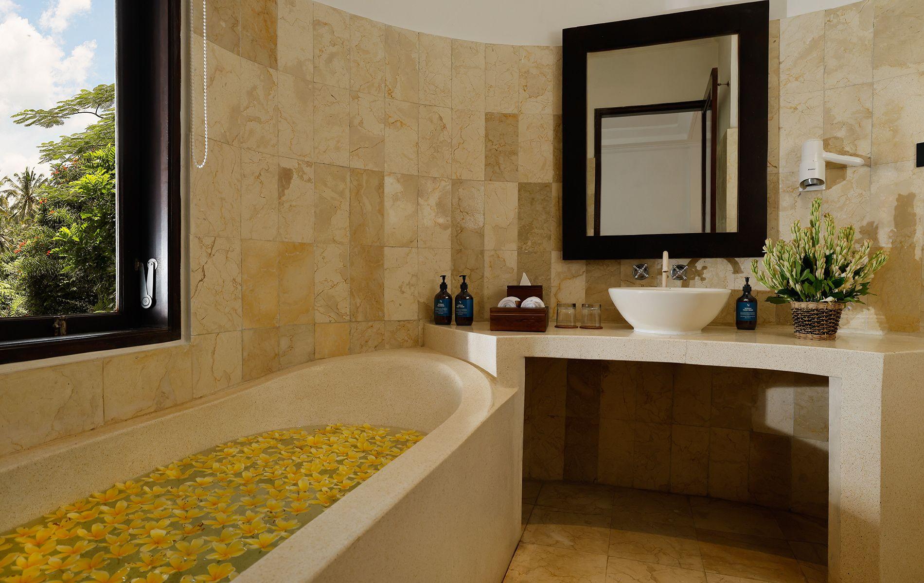 leona-villa1-bath4