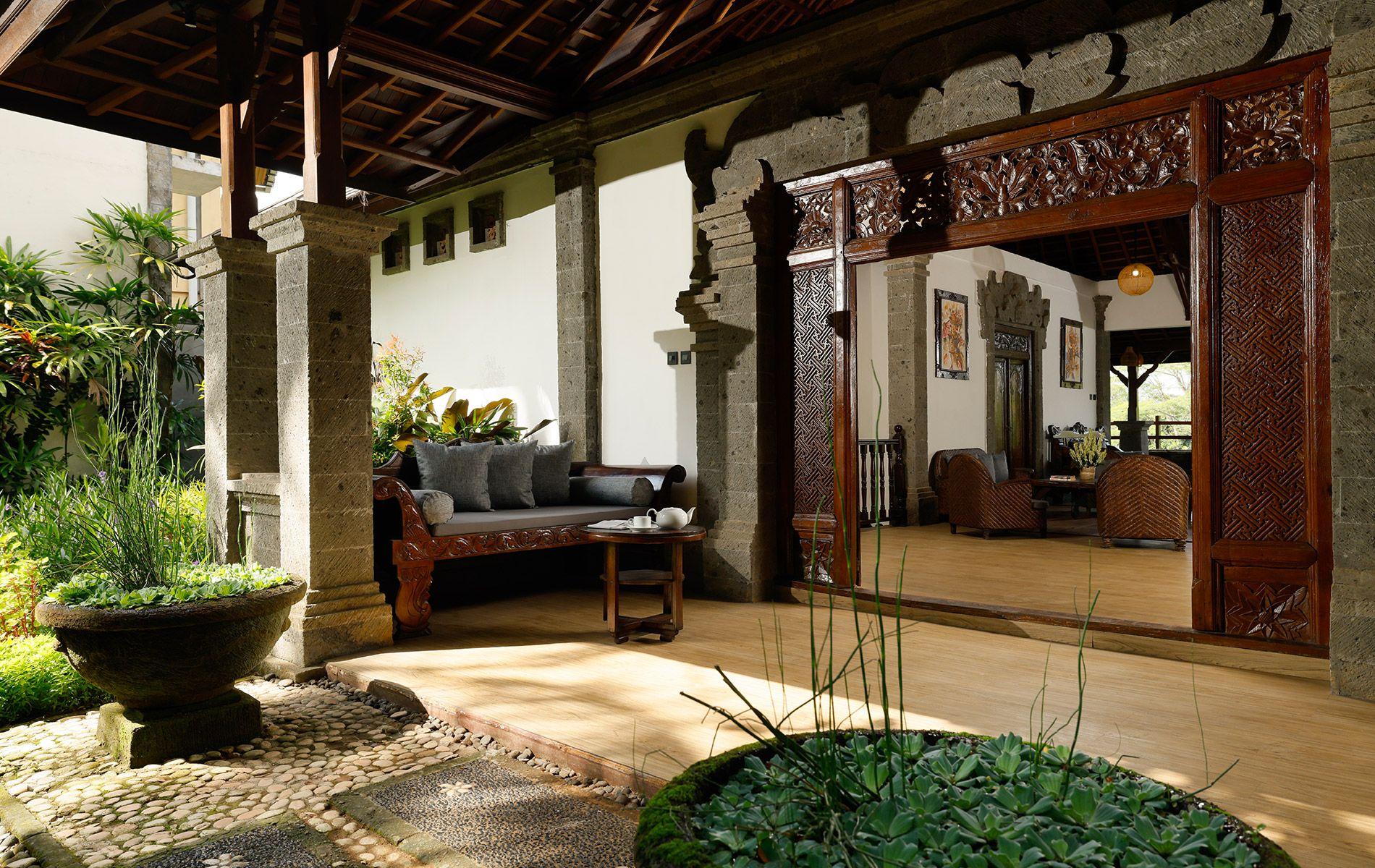 leona-villa1-entrance