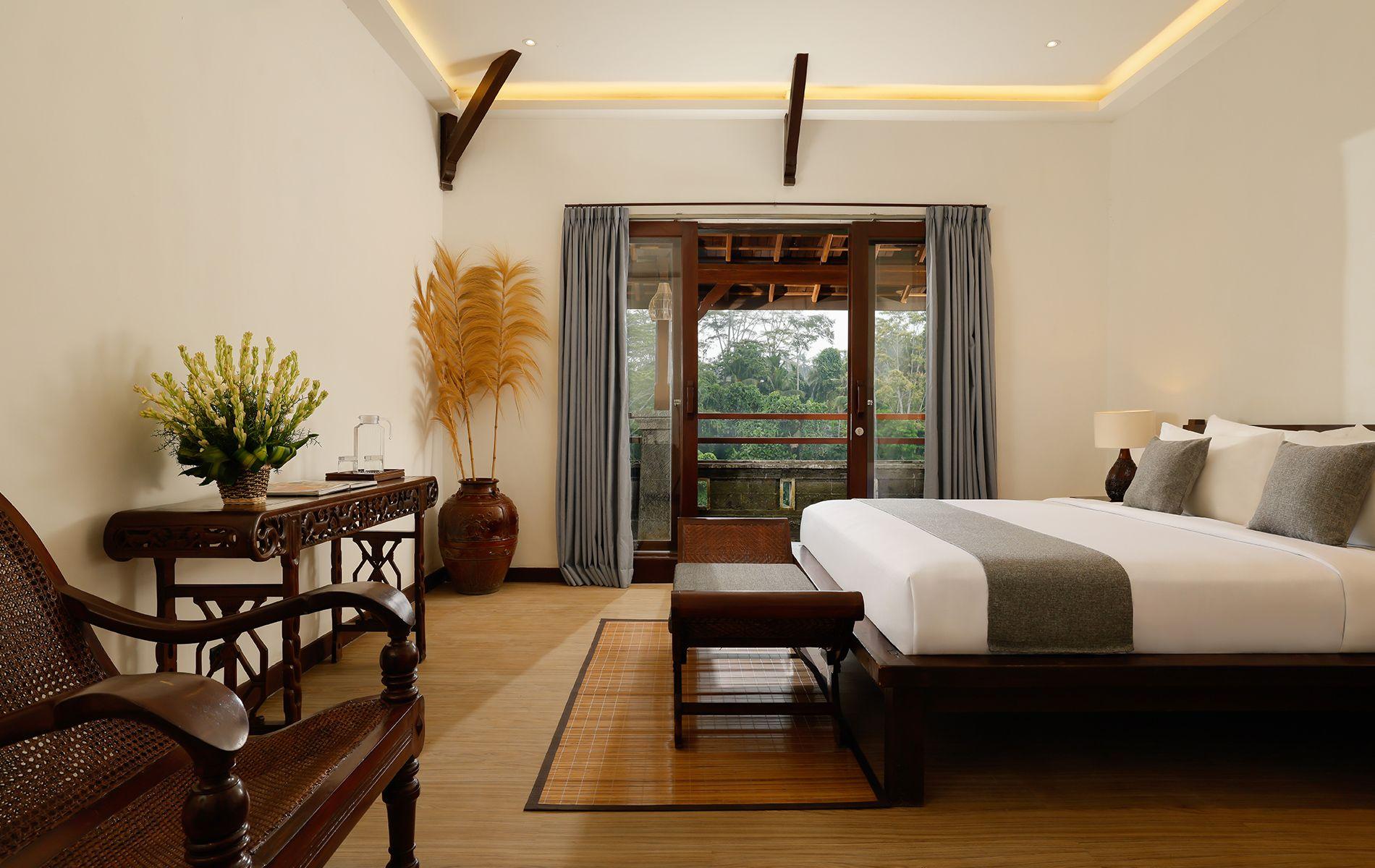 leona-villa1-masterbed
