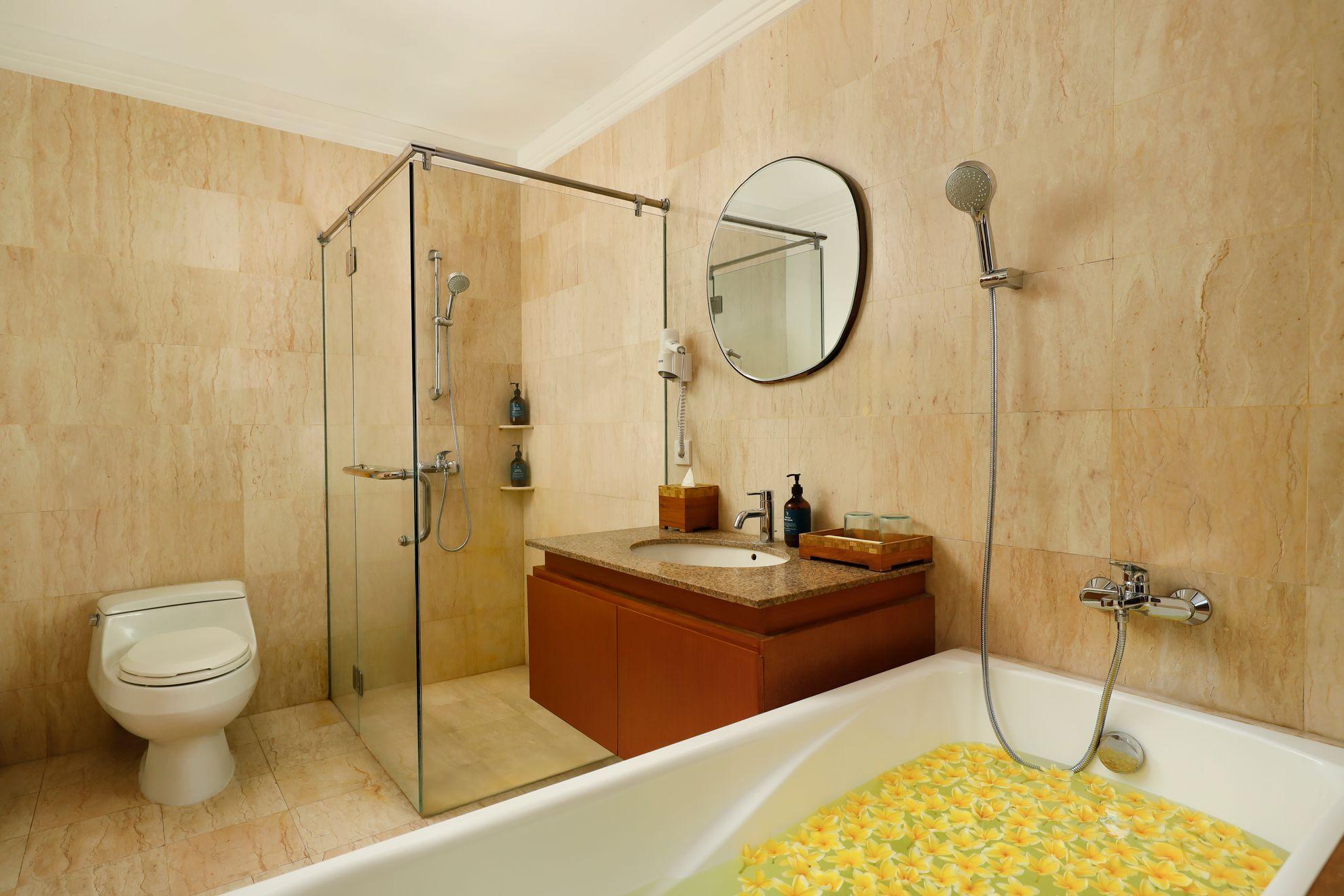 sara-residence-penthouse-bath