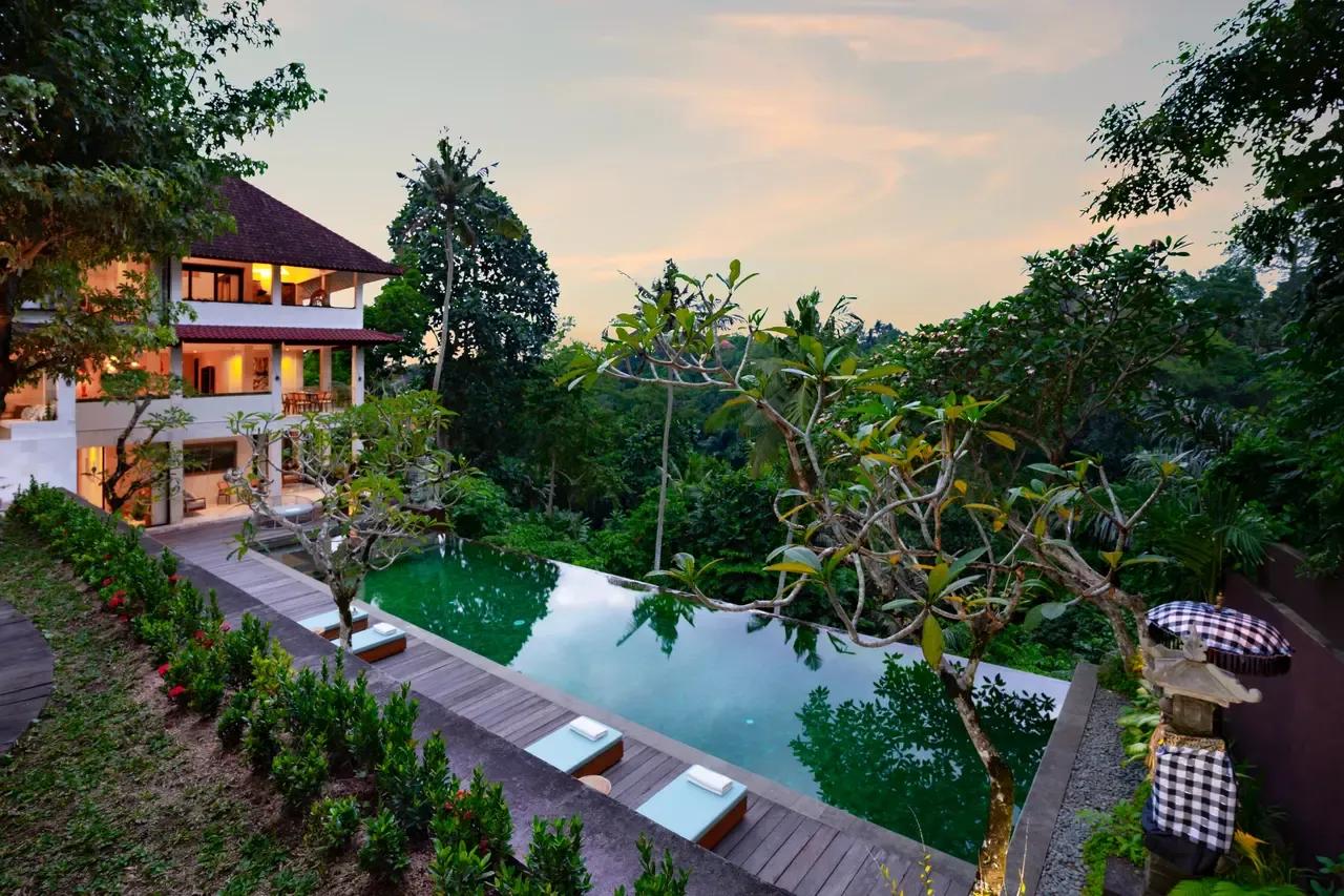 should i stay in ubud or seminyak