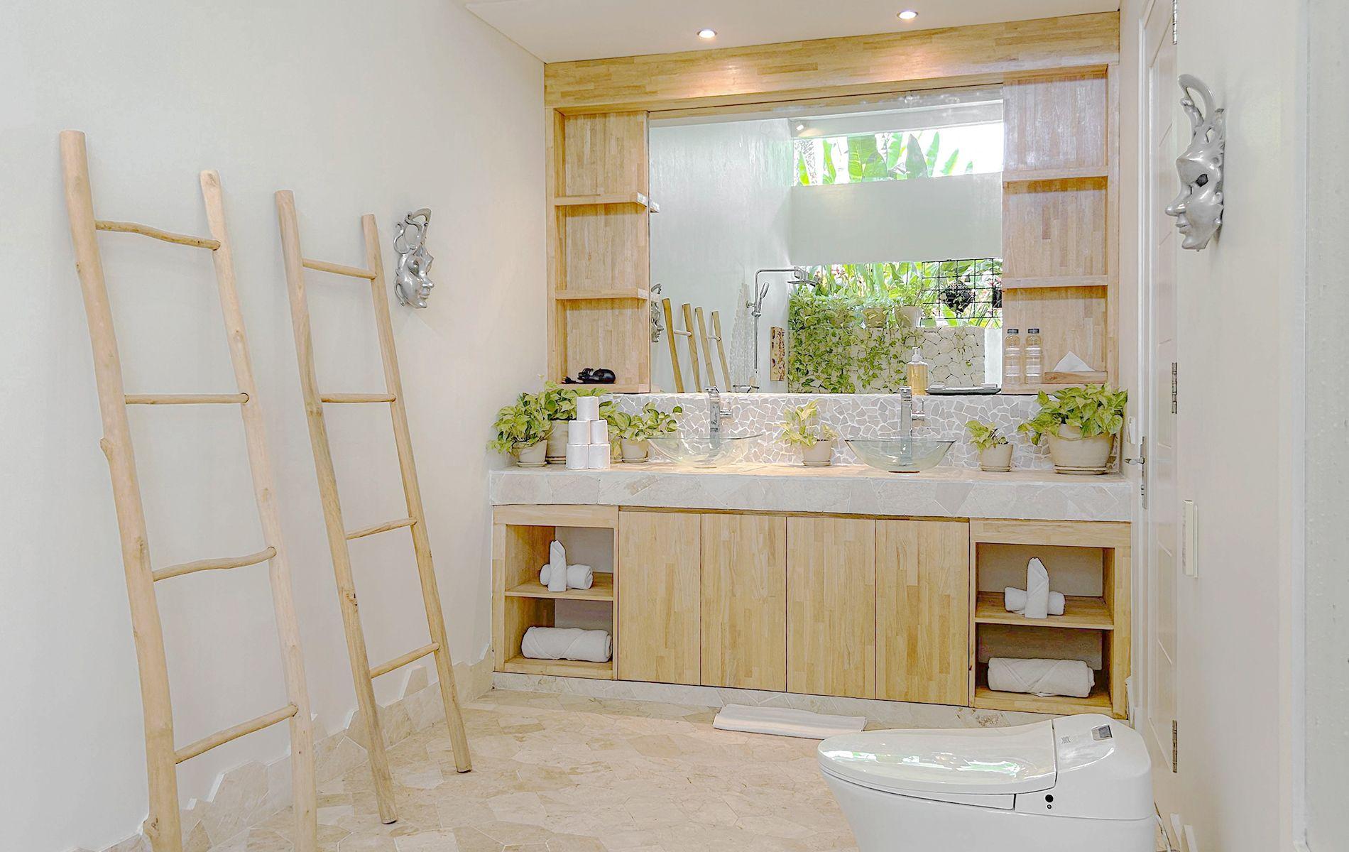 suar-sanur-masterbath2