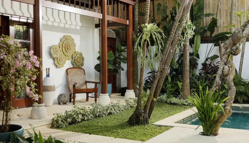 Tranquil garden at villa in Jimbaran at Villa Danis