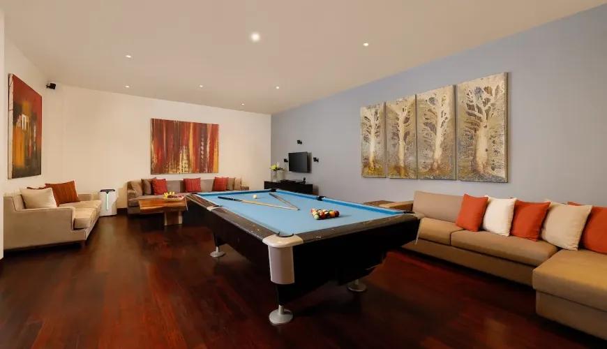 Luxury game room, billiard table, Bali villa. Villa Jamalu