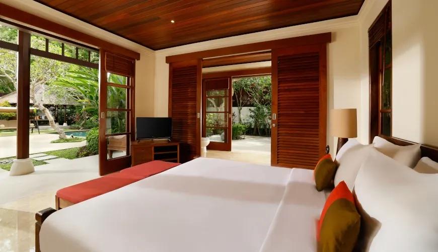 Guest room with pool access at Villa Ohm