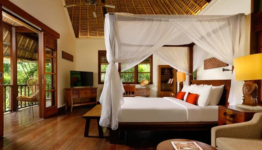 Luxurious master bedroom at Villa Ohm