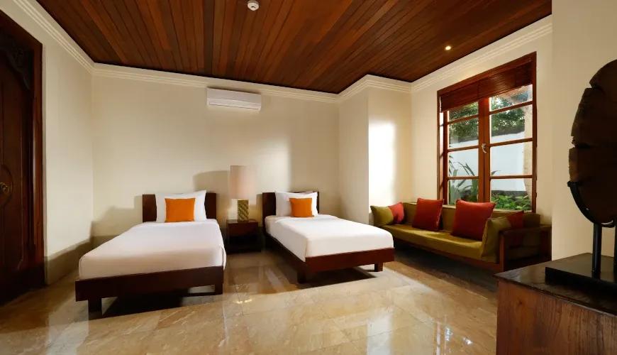 Comfortable twin bedroom at Villa Ohm