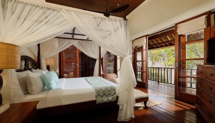Tropical Master Bedroom at Villa The Seven