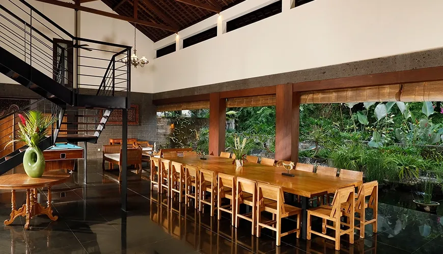 Elegant study room with a large wooden desk at Amita Villa