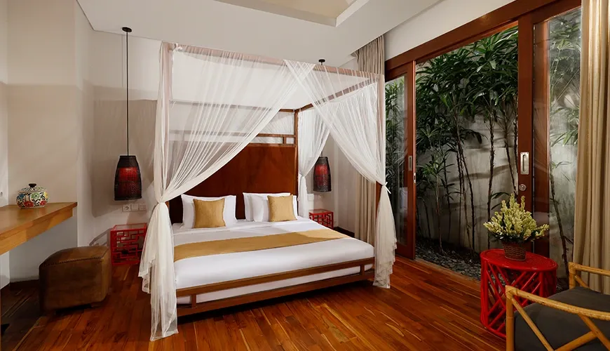 Luxurious Bali villa bedroom with four-poster bed and private garden at Bumbak Park