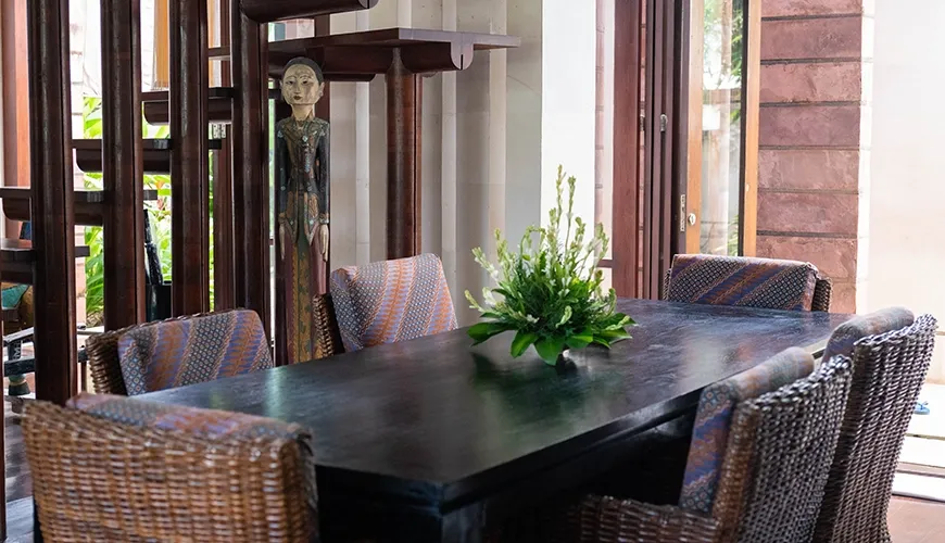 Bali villa dining oceanfront stunning view at Majapahit Villa Nataraj