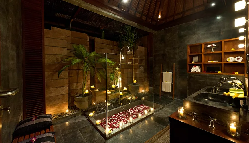 Luxury Bali villa bathroom romantic spa setting at Majapahit Villa Nataraj