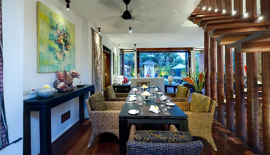 Bali villa open-air dining artistic decor at Majapahit Villa Raj