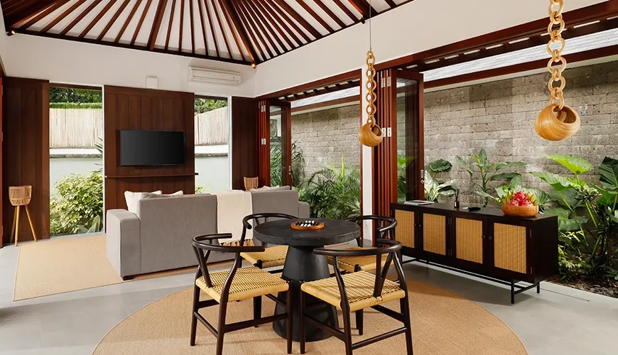 Open living room with high ceilings and unique lighting at Omekali