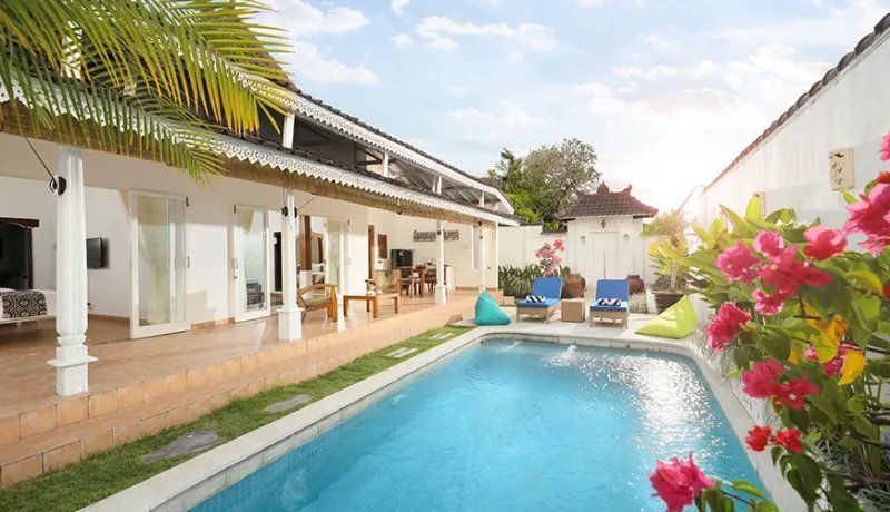 Luxury Balinese villa with a private swimming pool and garden at puri tempo doeloe