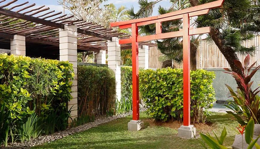 shanti-estate-peaceful-japanese-garden-with-a-red-torii-gate-seminyak