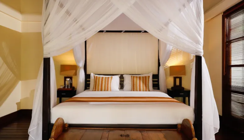 Luxurious master bedroom, elegant four-poster bed at Villa Alejandra