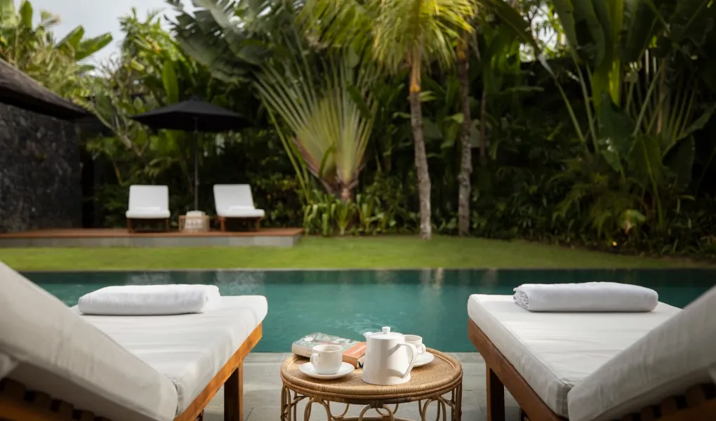 villa-ambara-serene-outdoor-pool-area-with-lush-tropical-plants-and-lounge-chairs-canggu