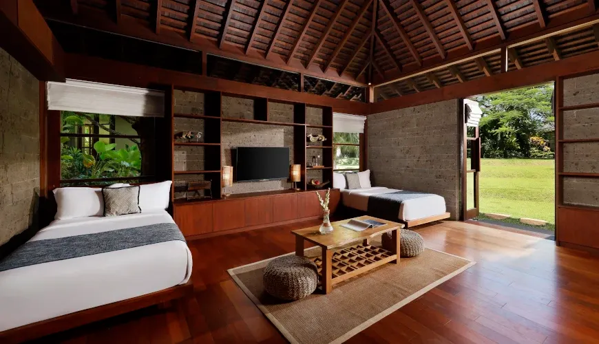 Twin bedroom with a TV and a wooden coffee table at Villa Amita