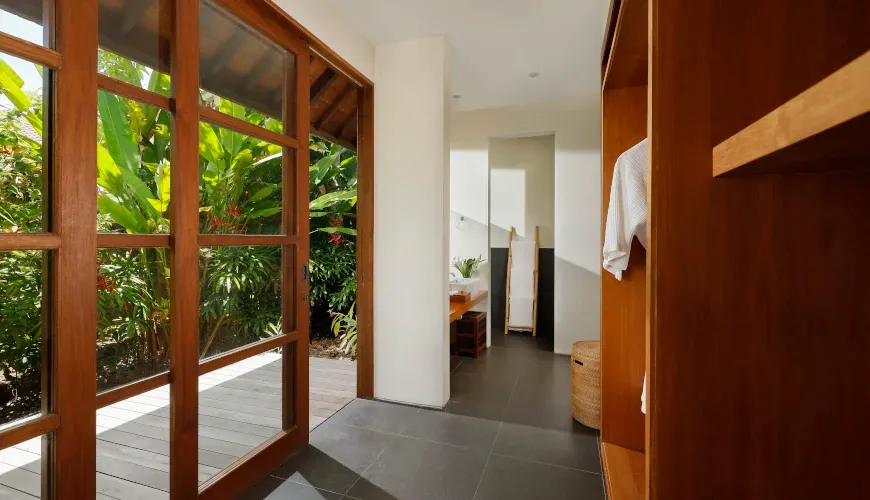 Villa walk-in wardrobe and bathroom with a view of a lush garden at Villa Amita