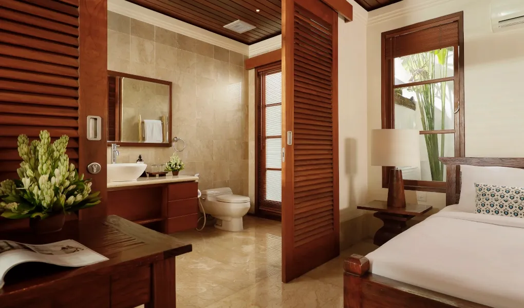 Bathroom and bedroom suite with natural light at Villa Edward