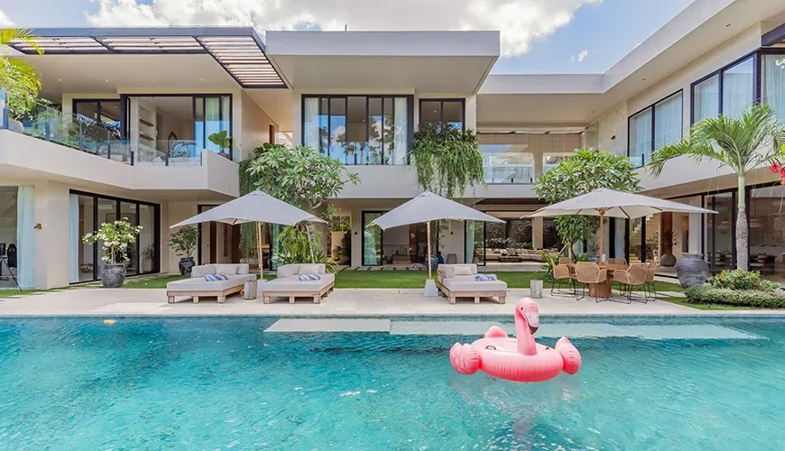 Luxurious villa with a long pool and sunbeds at Villa Morada