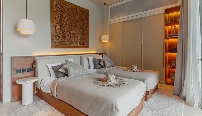 Spacious bedroom featuring warm lighting and a comfortable bed at Villa Morada