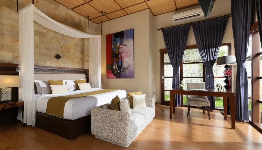 Luxury master bedroom, comfortable bed, work desk at Villa Nagasutra