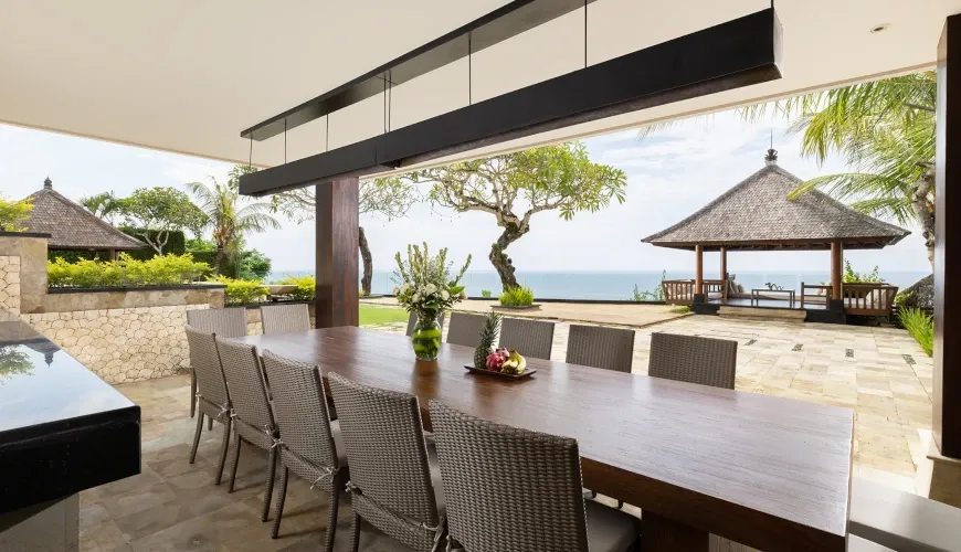 Oceanfront al fresco dining, stunning views at Villa Nagasutra