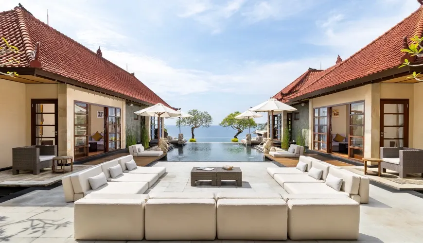 Stunning infinity pool ocean views sun loungers at Villa Nagasutra