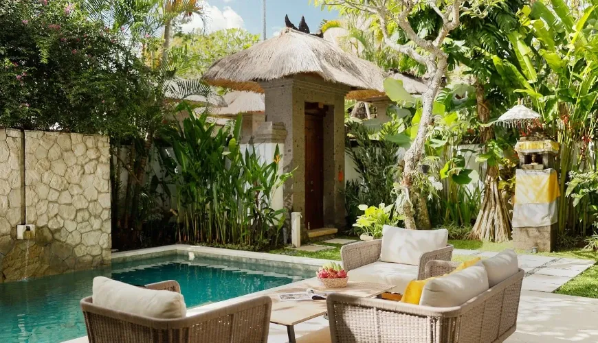 Charming private pool, tropical garden oasis at Villa Nayra