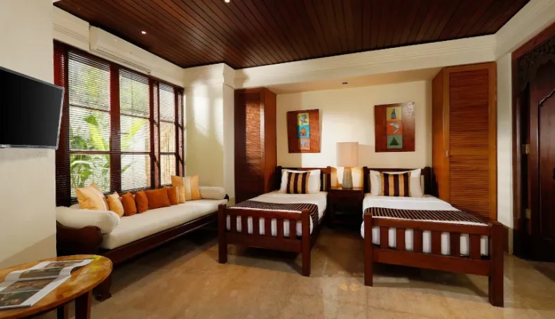 Comfortable twin bedroom, inviting daybed at Villa Nayra