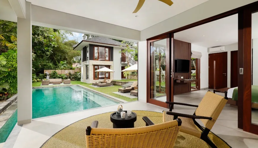 Spacious modern bedroom with floor-to-ceiling glass doors and a private yard at Villa Omekali