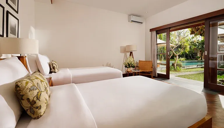 Elegant bedroom with twin beds and a garden view at Villa Perere9