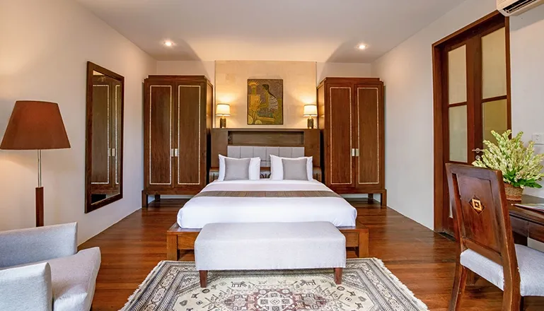 Comfortable Bali villa bedroom with modern design at villa pulung jimbaran