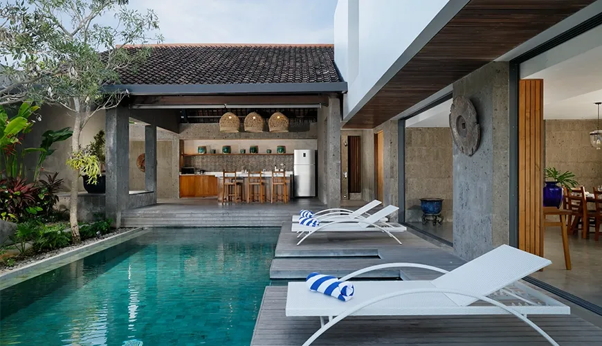 Bali villa pool outdoor kitchen at Villa Santos Cliff View