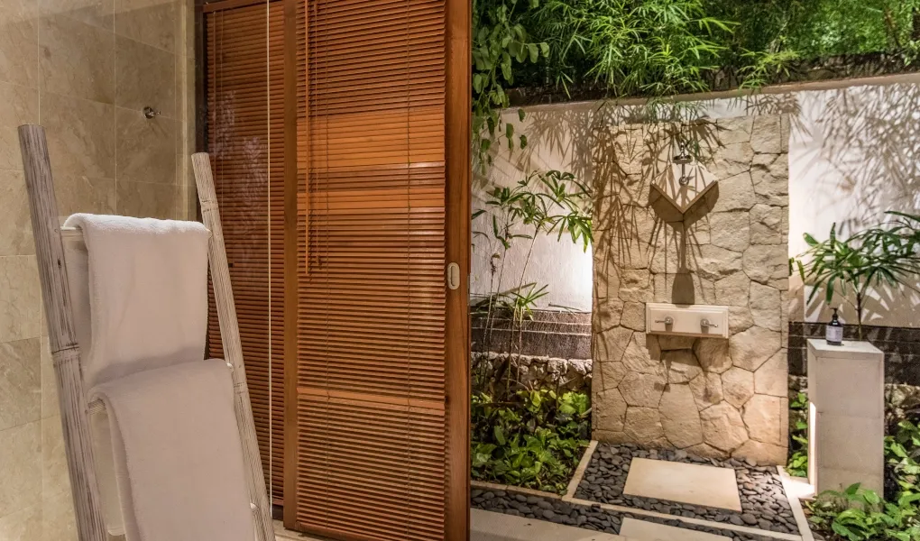Bathroom with private outdoor shower and tropical plants at Villa Senada