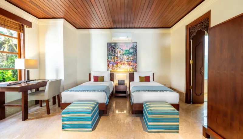 Spacious twin bedroom with modern tropical design at Villa Umarya