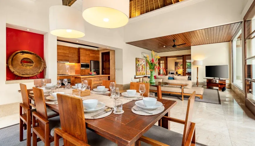Spacious villa dining room with a modern kitchen at Villa Umarya