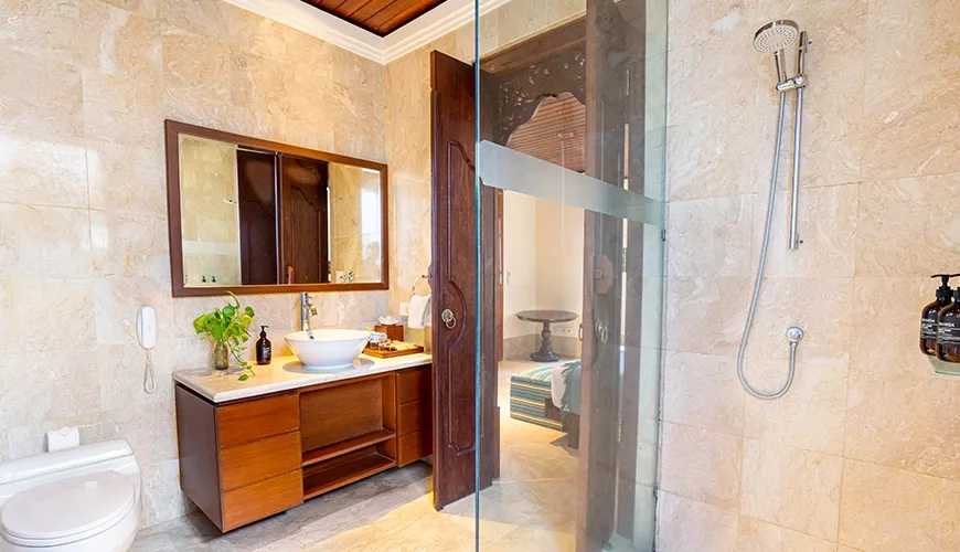 Stylish bathroom in a villa with a marble countertop and a glass shower stall at Villa Umarya