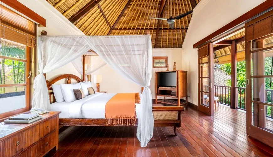 Tropical villa bedroom with a four-poster bed at Villa Umarya
