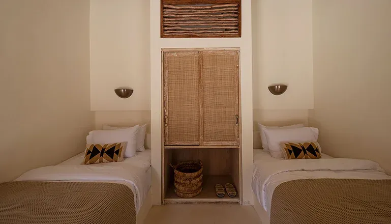 Beautiful twin bedroom with comfortable beds and natural light at Villa Xanadu